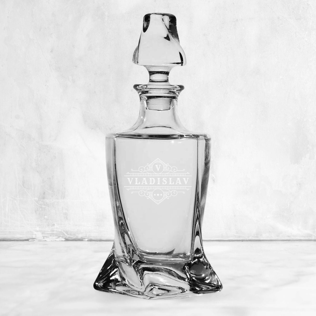 Personalised 800ml Twisted Whiskey Decanter | Custom Engraved Vintage Whisky Carafe, Housewarming, Birthday, Groomsmen Barware Gifts Him/Dad
