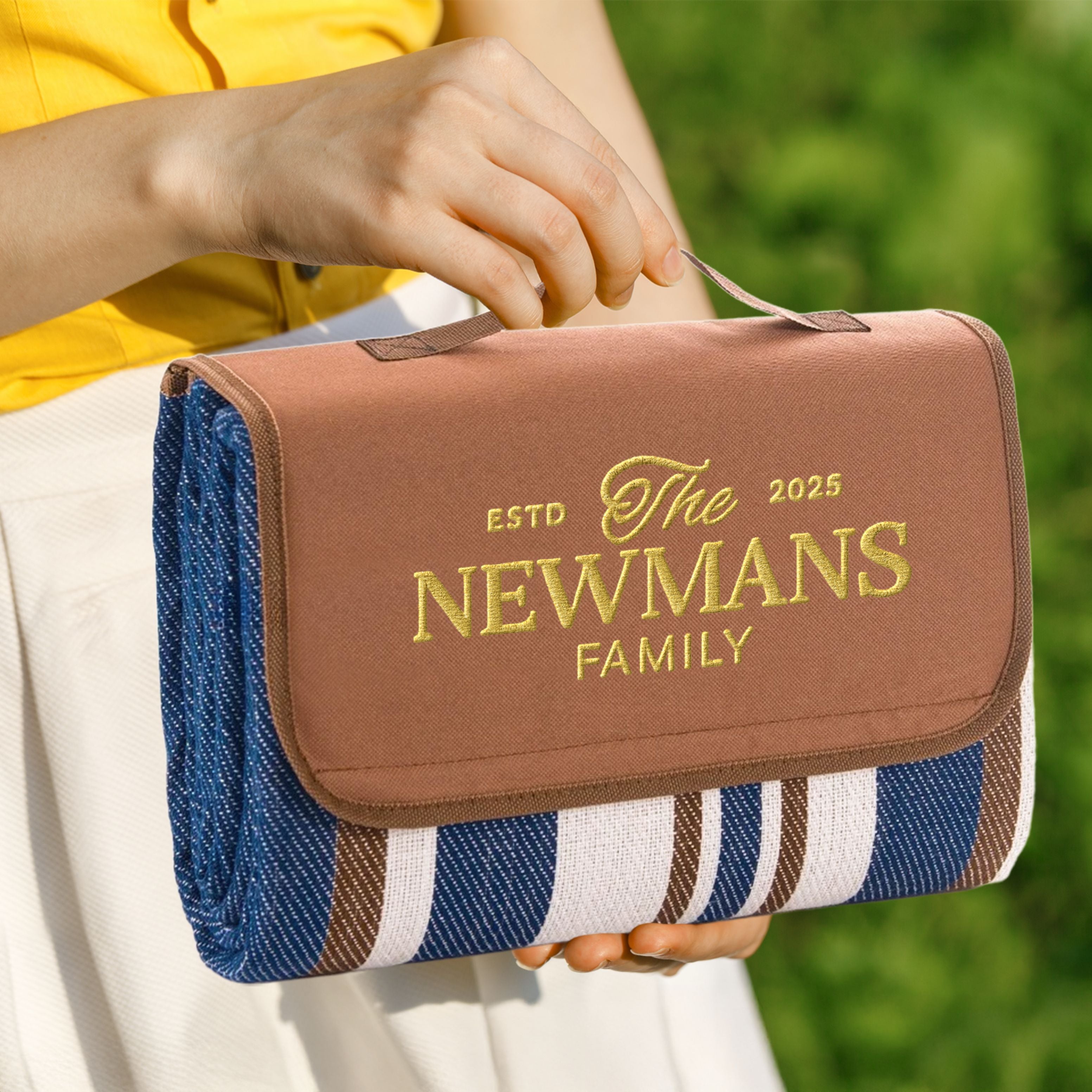 Custom Embroidered Waterproof Outdoor Carry Handle Picnic Blanket