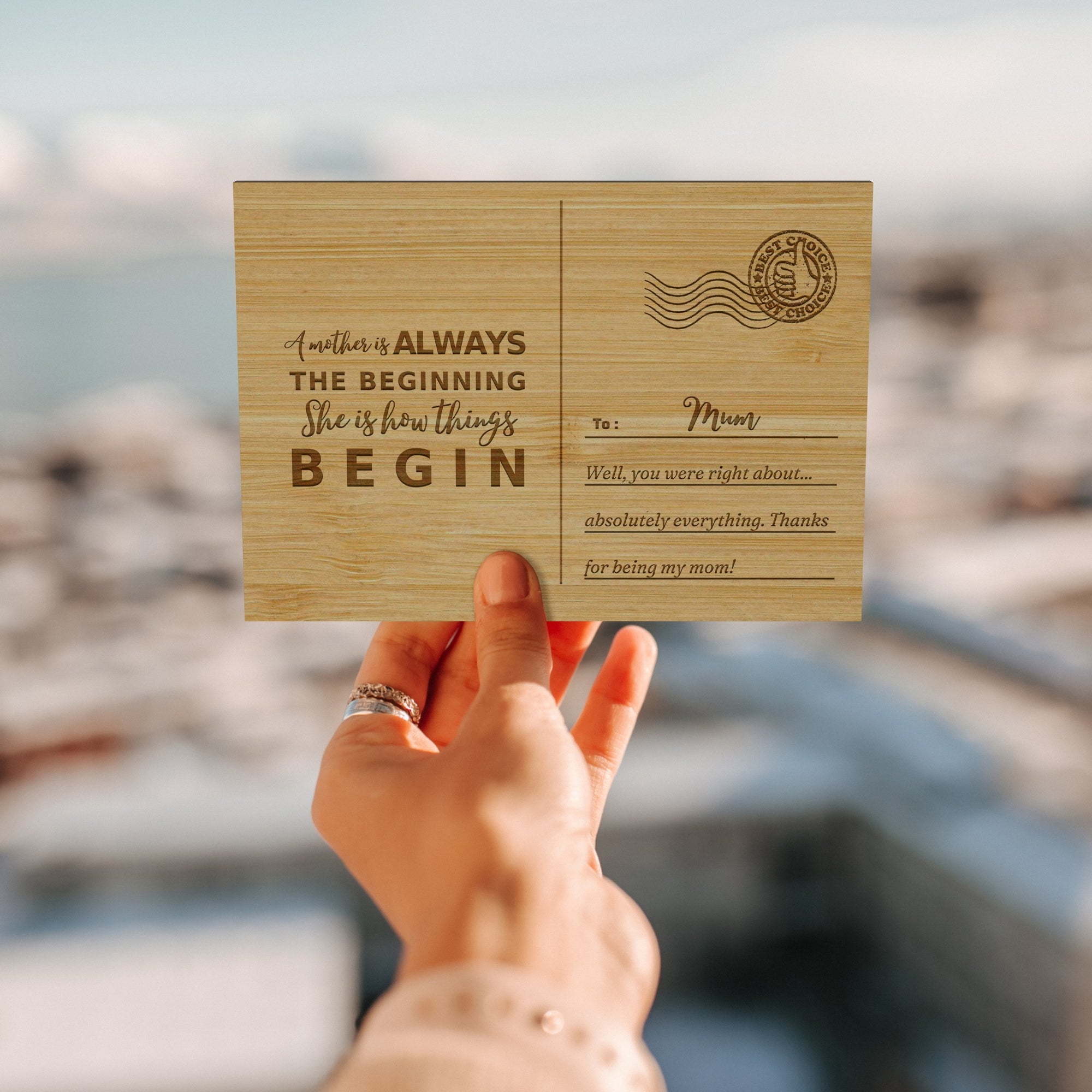 Personalised Wooden Mother's Day Postcard, Custom Engraved Timber Celebrate Message & Name Post Card with Display Stand, Wood Carved Keepsake Gift Card for Mum, Mom, Grandma, Her