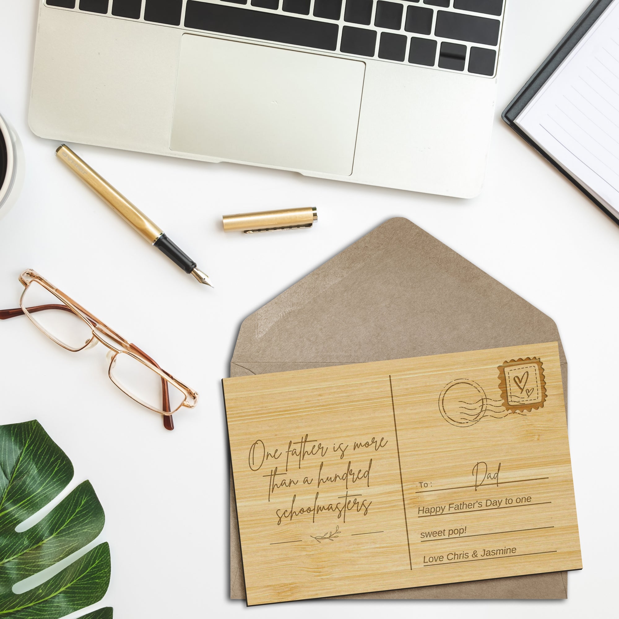 Personalised Wooden Father's Day Postcard, Custom Engraved Timber Celebrate Message & Name Post Card with Display Stand, Wood Carved Keepsake Gift Card for Dad, Grandpa, Him