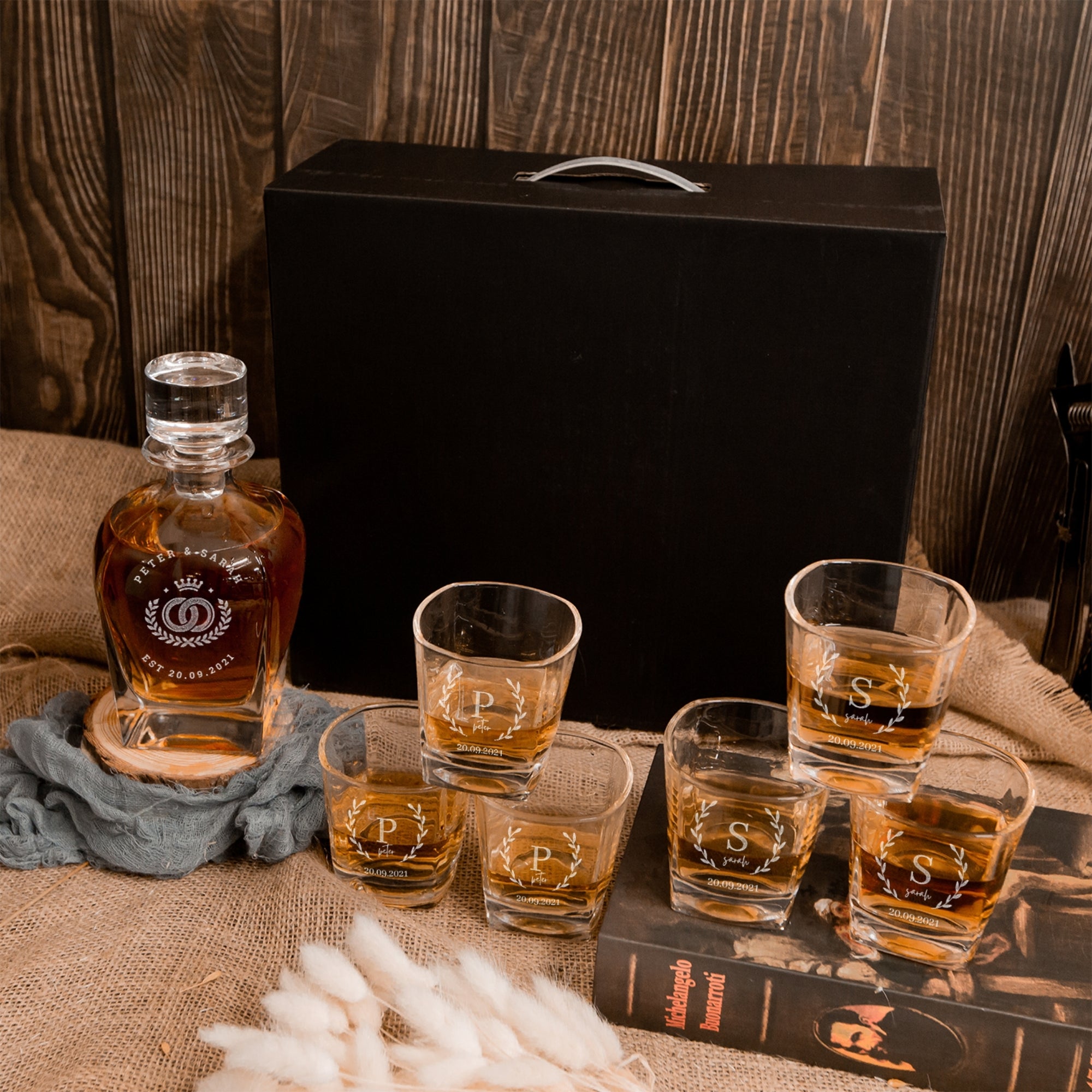 Personalised Curve Whiskey Decanter & 6 Scotch Glasses Box Set , Custom Engraved Whisky Barware, Housewarming, Groomsmen, Dad, Birthday Gift