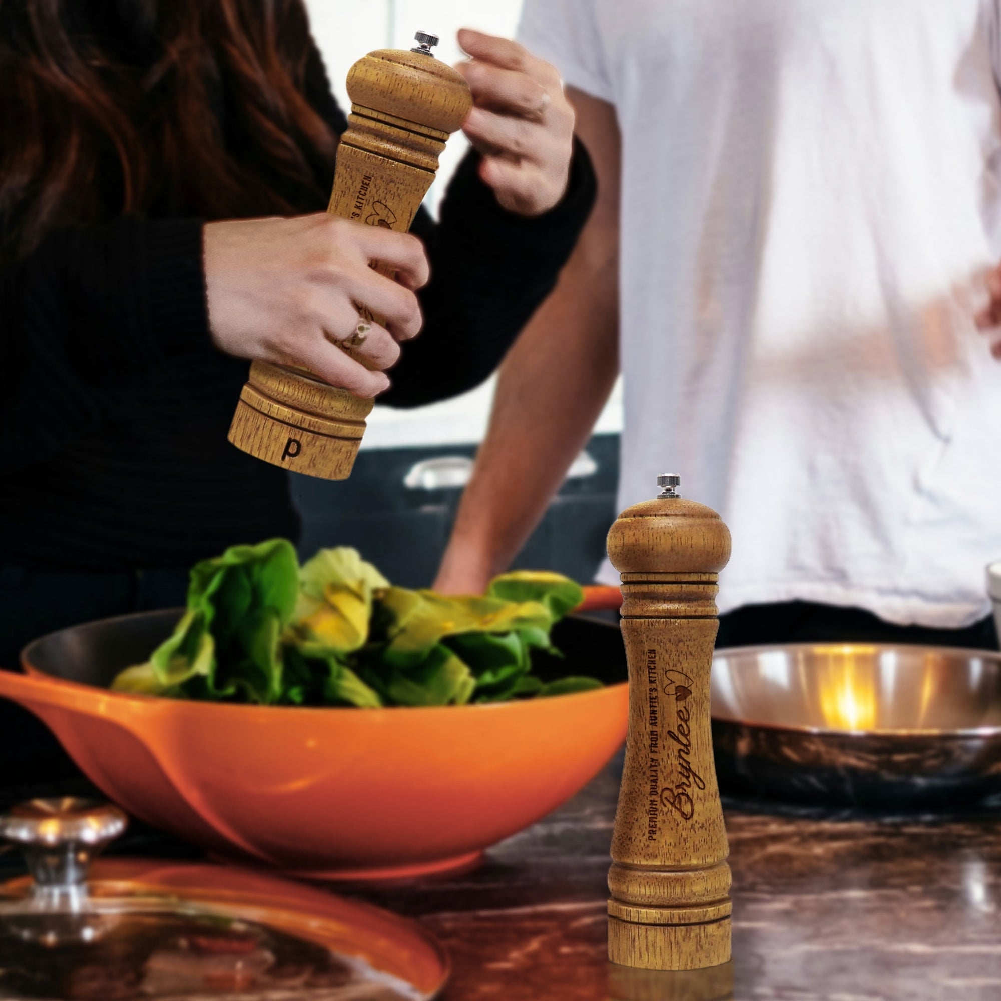 Personalised Wooden Salt and Pepper Grinder, Base Set, Custom Engraved Mill Shaker, Manual Spice Crusher Kitchen Utensils, Housewarming Gift