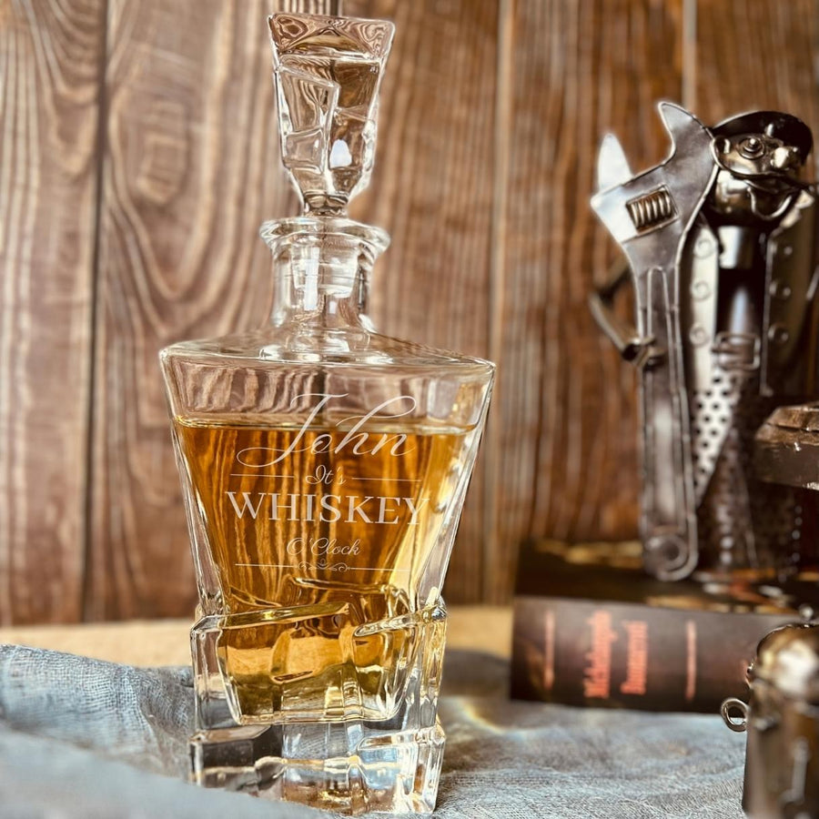 Personalised 950ml Whiskey Decanter | Engraved Rustic Vintage Whisky Carafe | Custom Logo Whisky | Housewarming, Birthday, Groomsmen, Bar Gifts for Him/Dad
