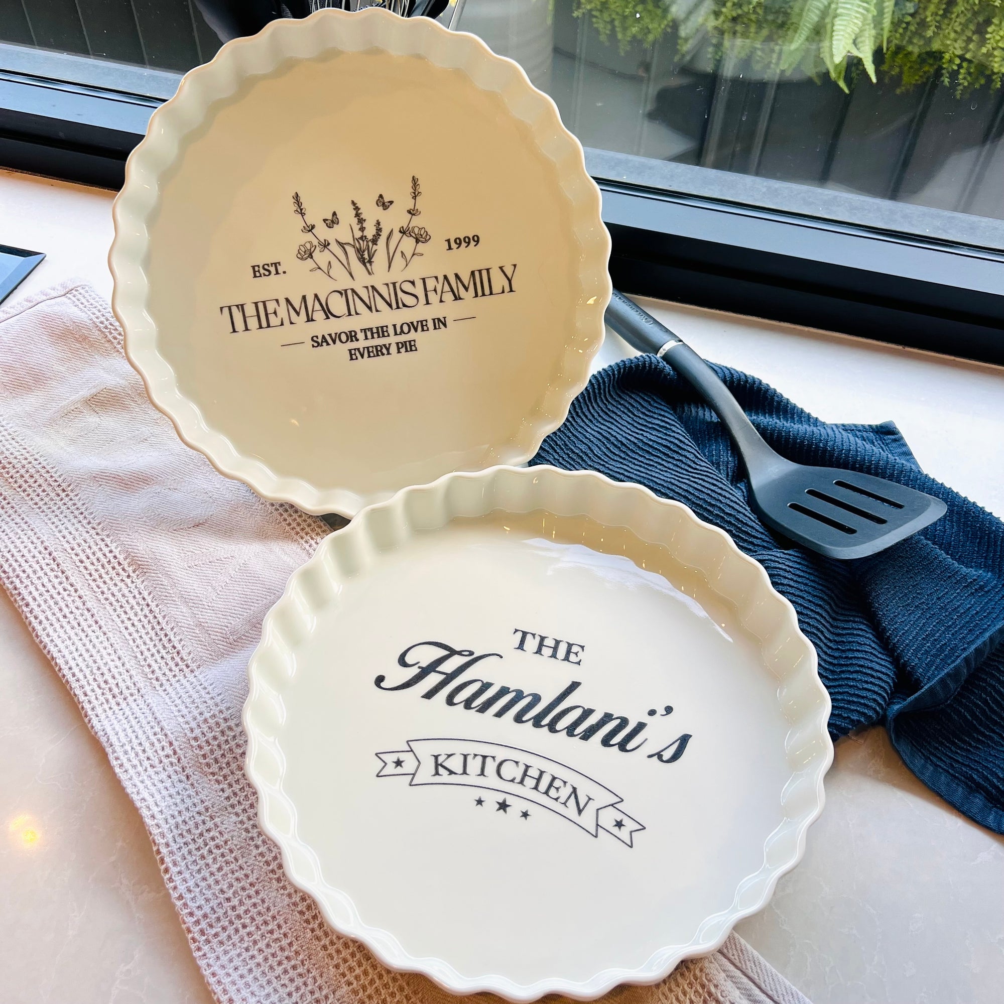 Custom Engraved Round White Porcelain Baking Tray, Personalised Pie Dish Quiches Tart, Kitchen Keepsake, Housewarming Grandma Christmas Gift