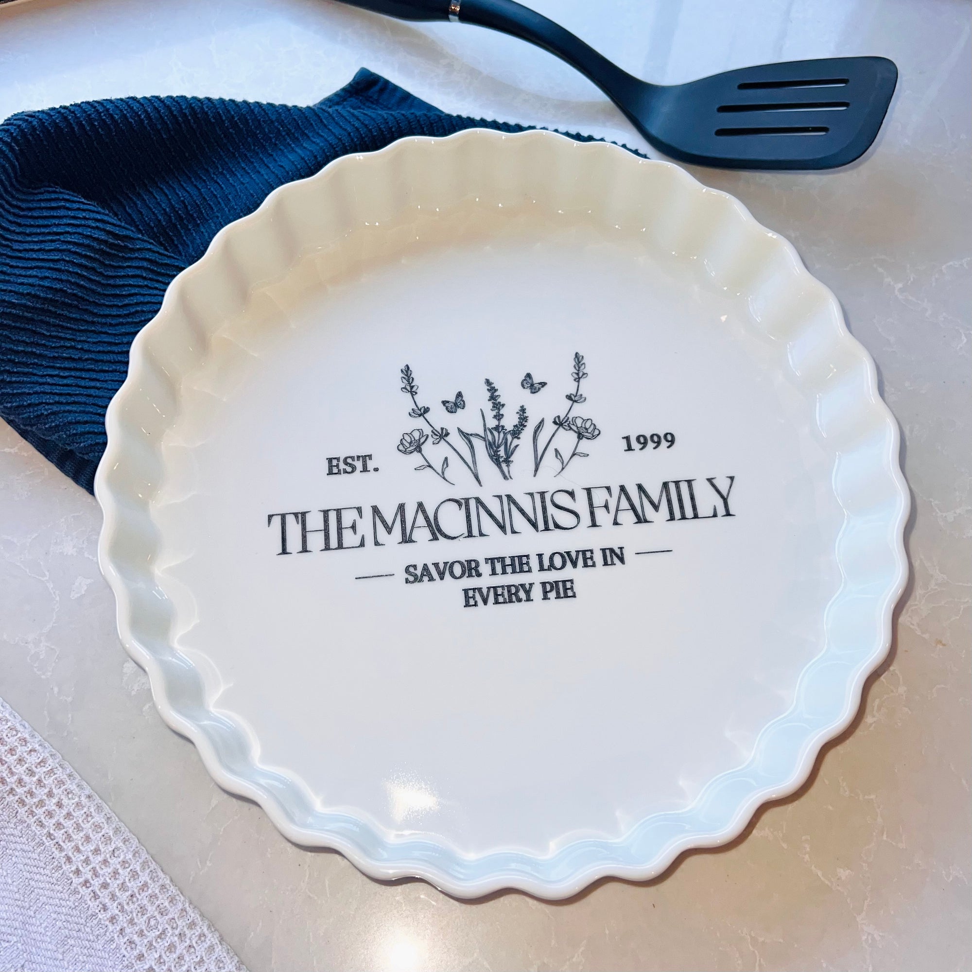 Custom Engraved Round White Porcelain Baking Tray, Personalised Pie Dish Quiches Tart, Kitchen Keepsake, Housewarming Grandma Christmas Gift