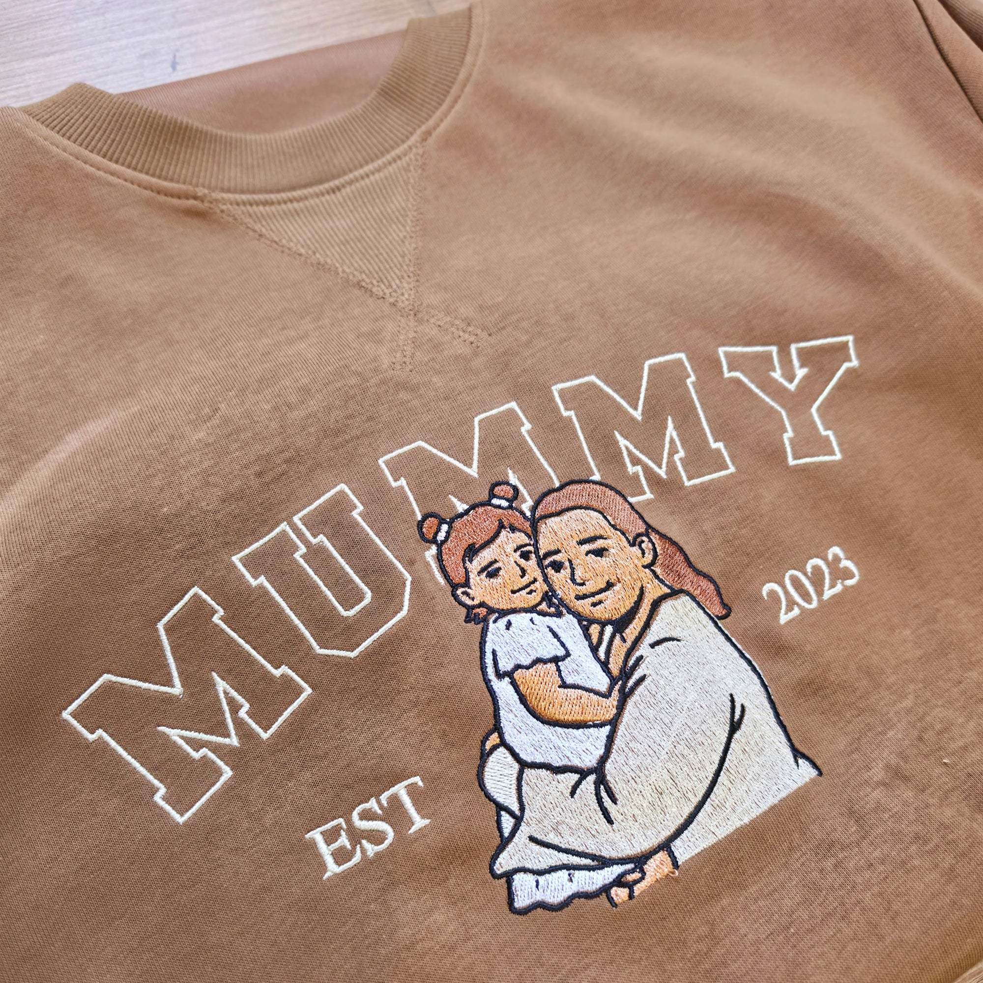 Custom Photo Embroidered Mum Sweatshirt, Personalised Family Portrait Jumper, Oversized Crewneck Name Embroidery, Mother's Day, Gift for Mom