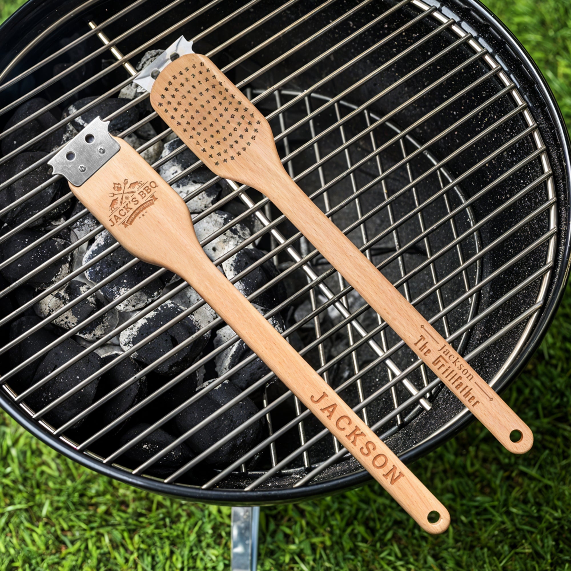 Personalised BBQ Grill Brush Scraper, Custom Engraved Barbecue Cleaning Tool, Kitchen Cooking Utensil, Housewarming, Father, Groomsman Gift
