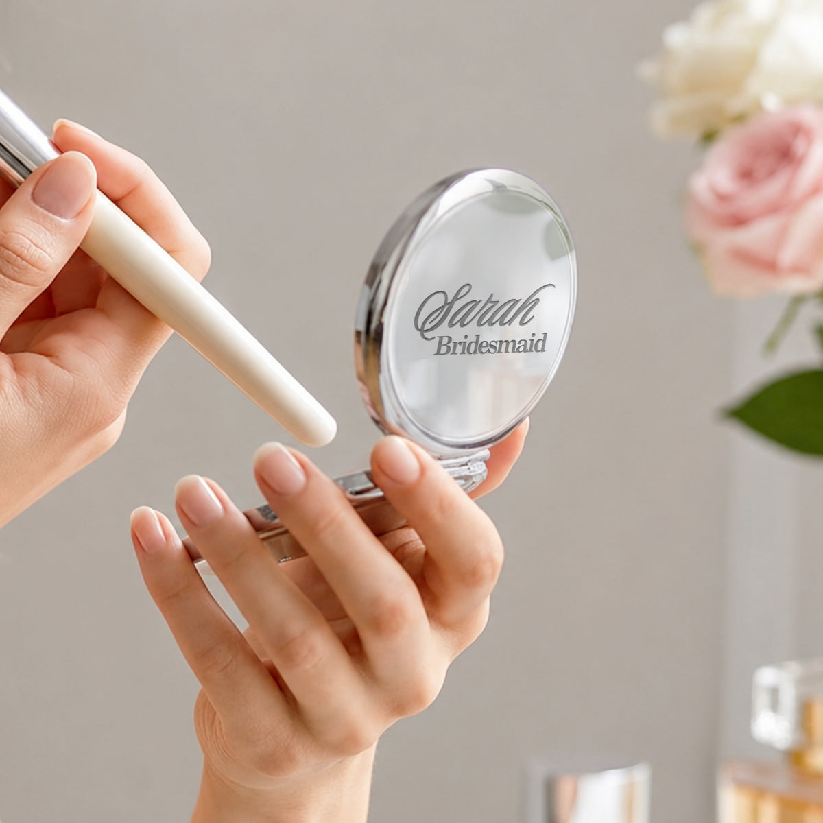 Double-sided folding pocket mirror with high-definition glass