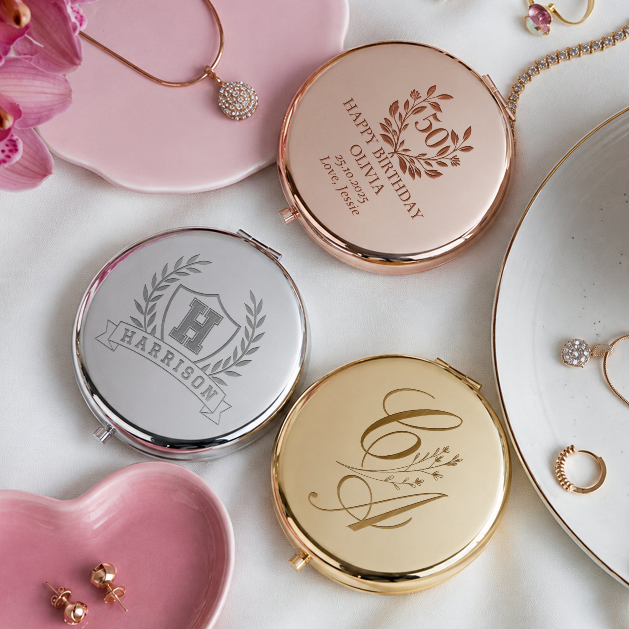 Round and square double-sided compact mirror with magnification