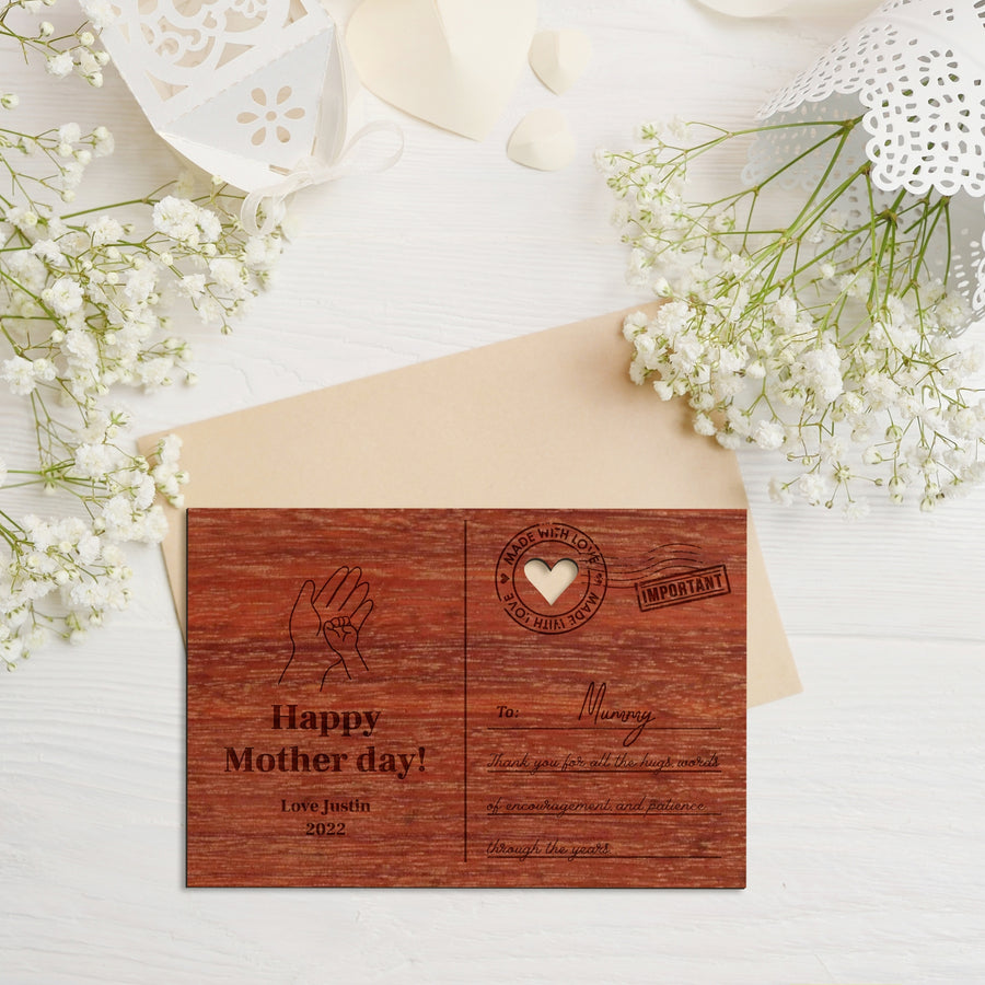 Personalised Wooden Mother's Day Postcard, Custom Engraved Timber Celebrate Message & Name Post Card with Display Stand, Wood Carved Keepsake Gift Card for Mum, Mom, Grandma, Her