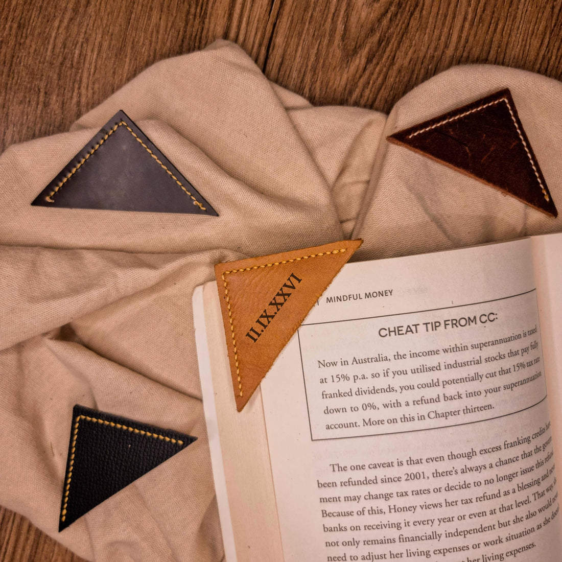 Personalised Cowhide Leather Triangle Heart Bookmark/ Monogram Custom Laser Engraved/ Gift for Him & Her/ Father/ Birthday/ Mum/ Book Lovers
