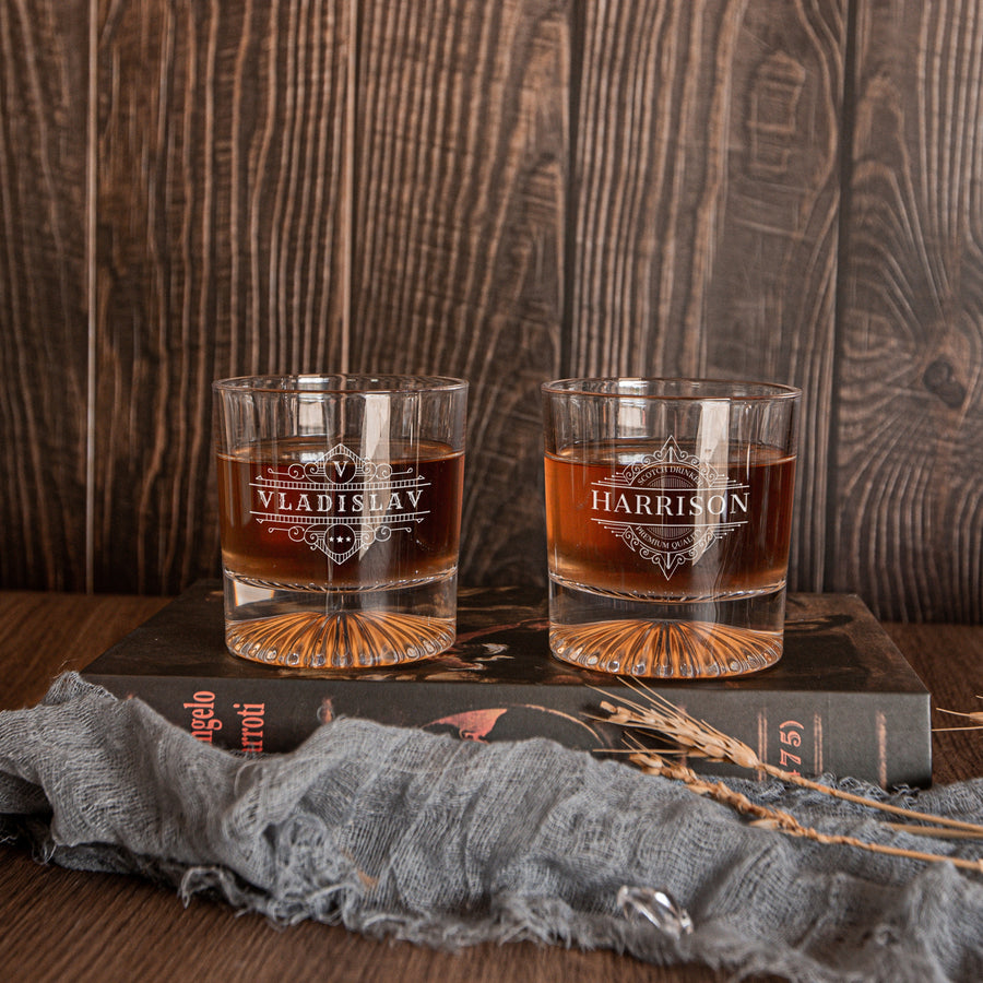 Engraved Whiskey Round Decanter Set & 4 Scotch Glasses - Carafe, Personalised Custom Premium Whisky Birthday, Groomsmen, Bar Gift for Dad/ Him